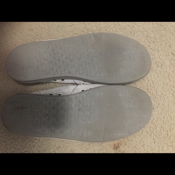 Sanuk Women Slip Ons - Picture 2 of 2